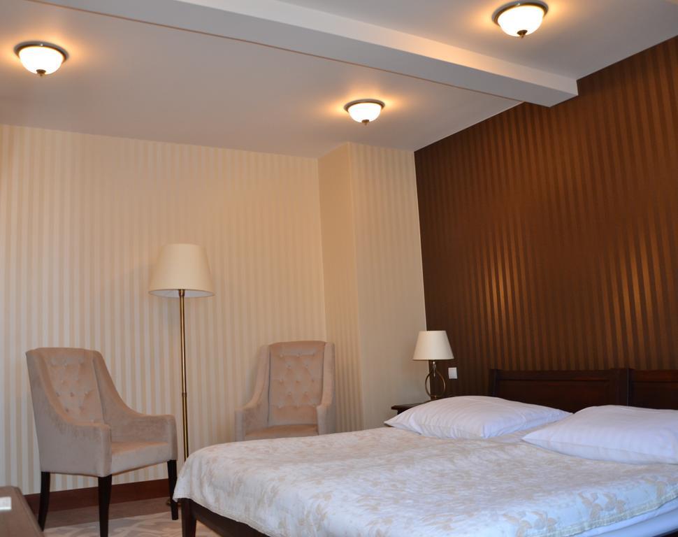 Hotel Nowodworski Legnica Zimmer foto